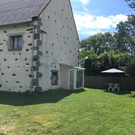 Gîte Rural - Grange des Pres Blancs chaîne des puys Le Vernet-Sainte-Marguerite Exterior foto